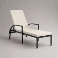 Lettino prendisole reclinabile da esterno in acciaio con cuscino bianco crema, 195 x 65 x 95 cm