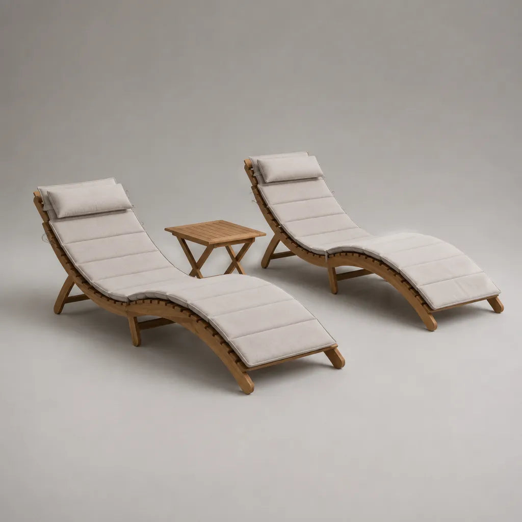 Set da esterno con 2 lettini prendisole reclinabili in legno, cuscini beige, lettini 200 × 65 × 75 cm e tavolino 45 × 45 × 45 cm